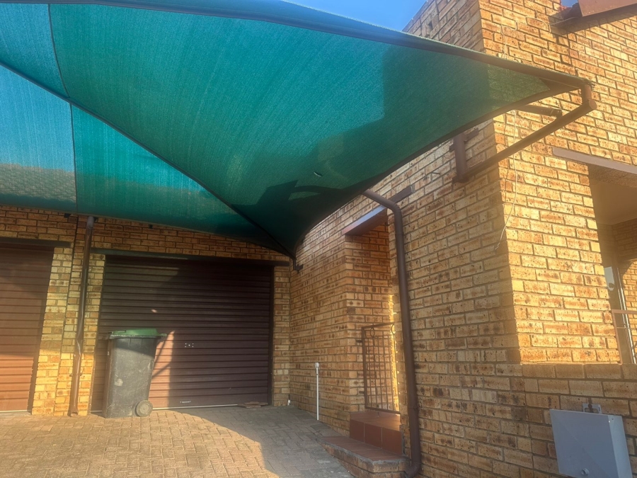 To Let 3 Bedroom Property for Rent in Safari Gardens North West